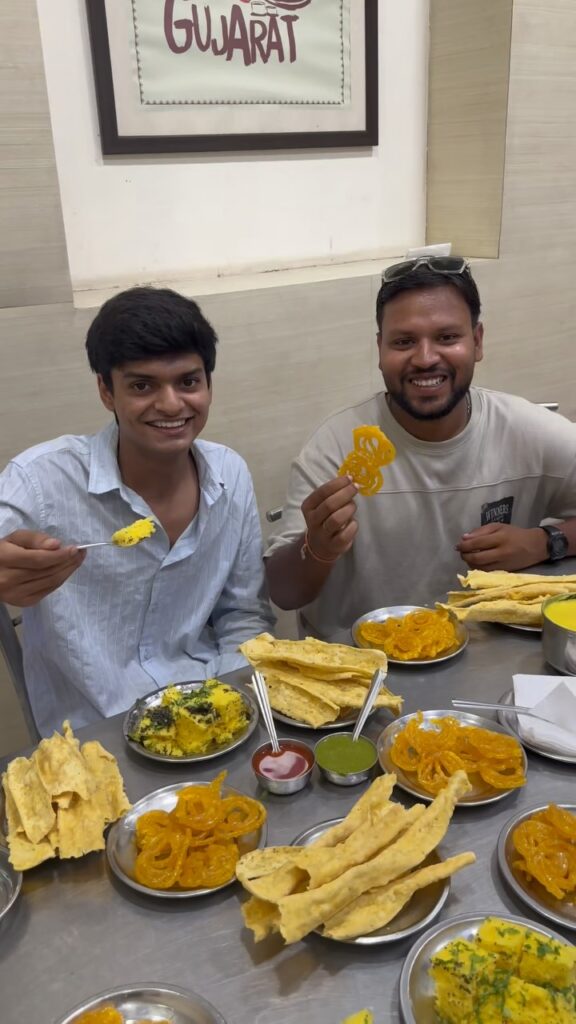 Haridwar ki Gujarati Gali ka Gujarati nashta #haridwar #indianstreetfood #viralreels #food #haridwa… - Facebook video