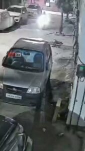 हरिद्वार : बाइक की बैटरी चुराते चोर कैमरे मे कैद। - Facebook video