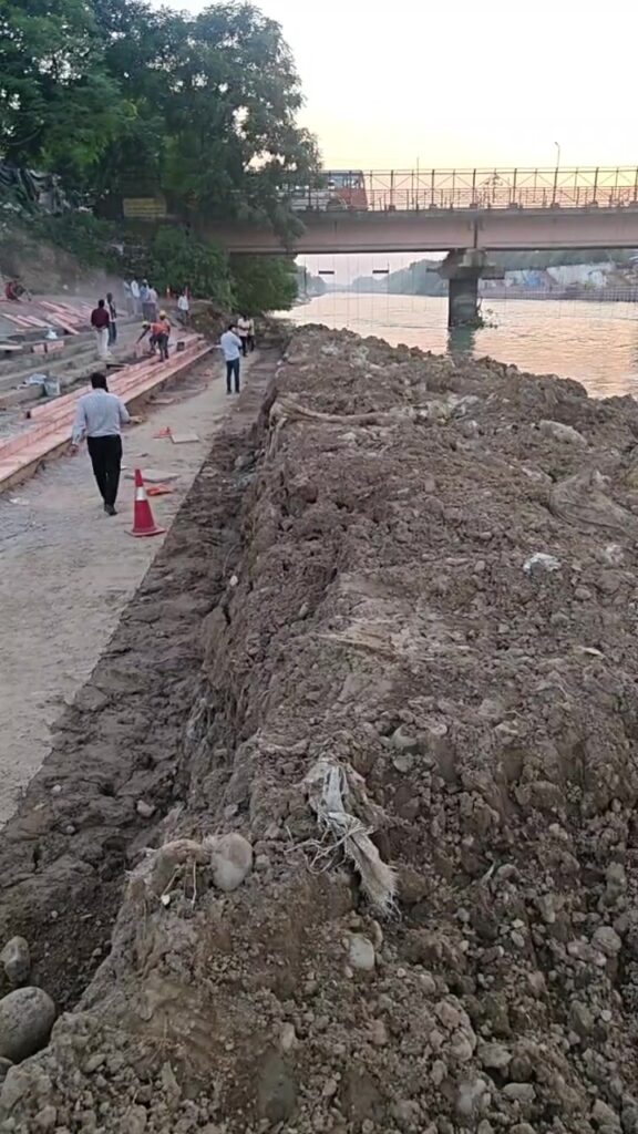 हरिद्वार में कुंभ मेला के लिए बनाया जा रहे 35 करोड़ की लागत से 4 नए घाट, 5 से 10 लाख श्रद्धालुओं को… - Facebook video